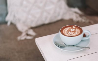 Tasse à café les effets du matériau sur le goût : Céramique vs acier inox vs plastique